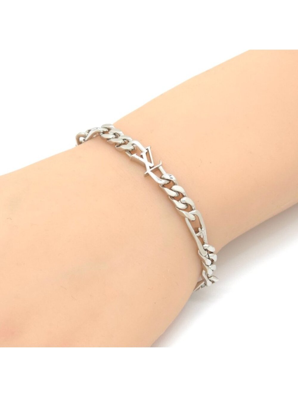 Louis Vuitton Bracelet LV Figaro 17.5 23 LV Signature Link LV Initial Charm